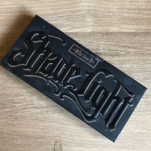 Kat Von D Shade and Light (Non-Refillable)